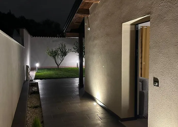 Villino Ancillotto With Garden And Parking Motorcycle Space
