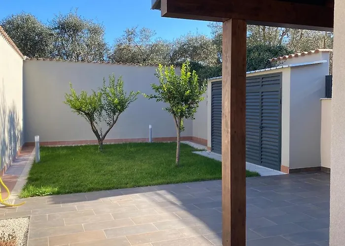 Villino Ancillotto With Garden And Parking Motorcycle Space Roma